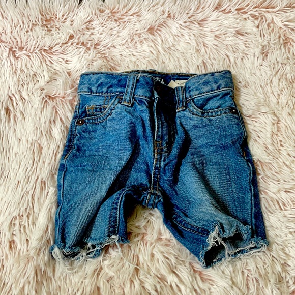 Baby cut off shorts - Picture 1 of 2